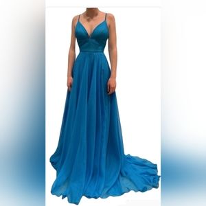 NWOT. Sherri Hill beautiful floor length dress. Size 00. Never worn!